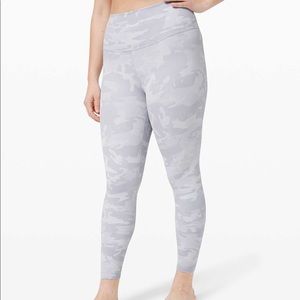 Lululemon wunder under tight 25” in light camo color. Ribbed Luxtreme fabric.